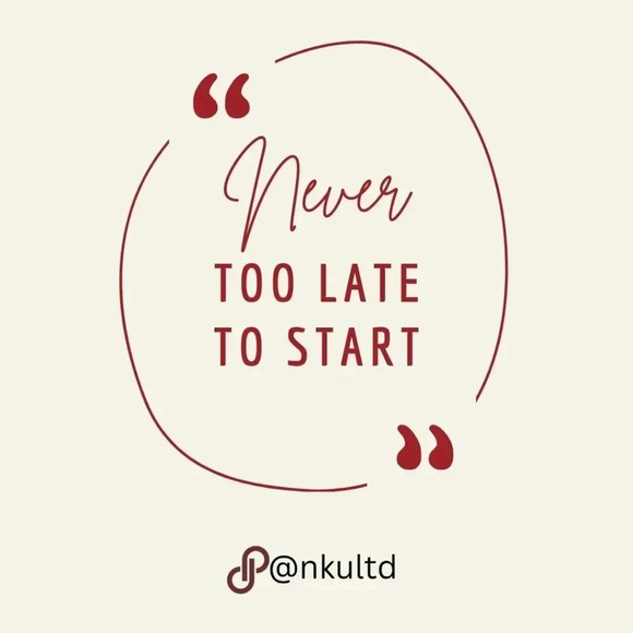 🆕️Roman Numeral Circle Stud Earrings ✨ Tri-Color Stainless Steel Elegance 💖 - Picture 7 of 10